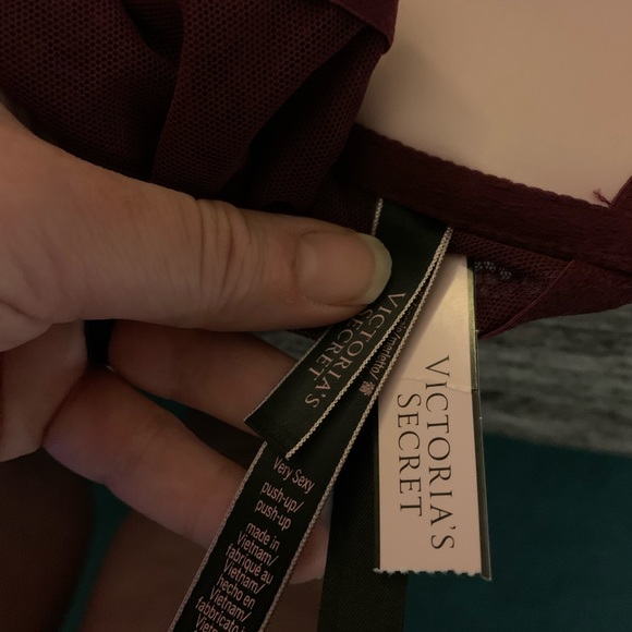 BRAND NEW VS BRAS 34DDD- front close - push up- lace racer back VERY SEXY - Picture 7 of 11